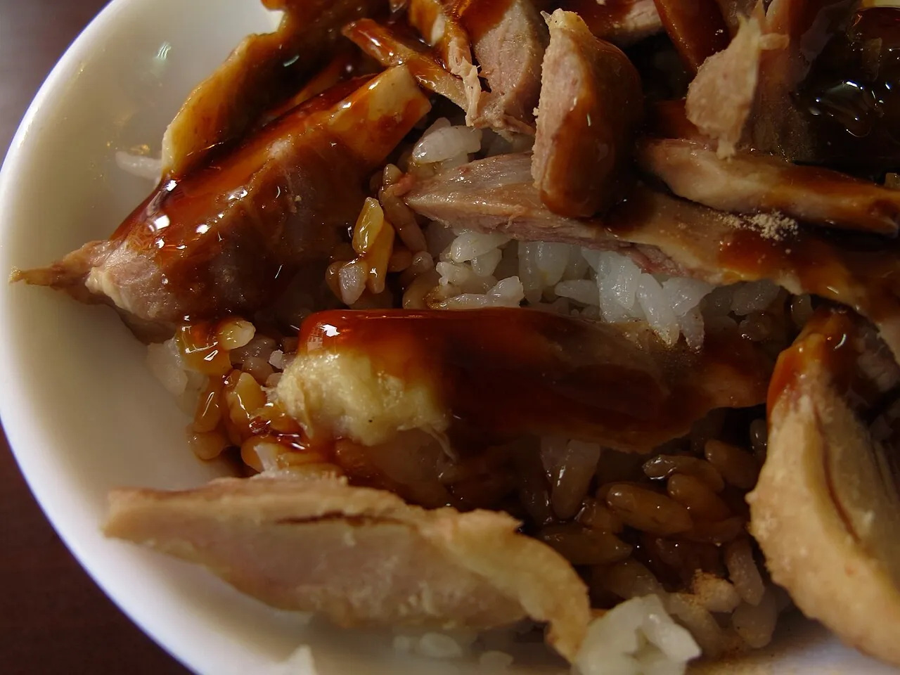 鹽埕午餐晚餐美食地圖｜鴨肉珍、牛肉麵與汕頭火鍋