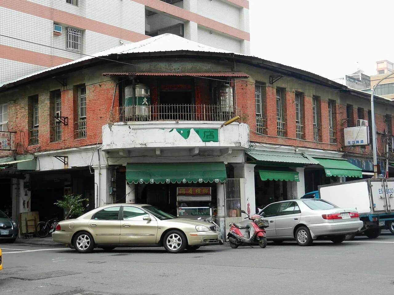 鹽埕老街老屋與日常生活機能